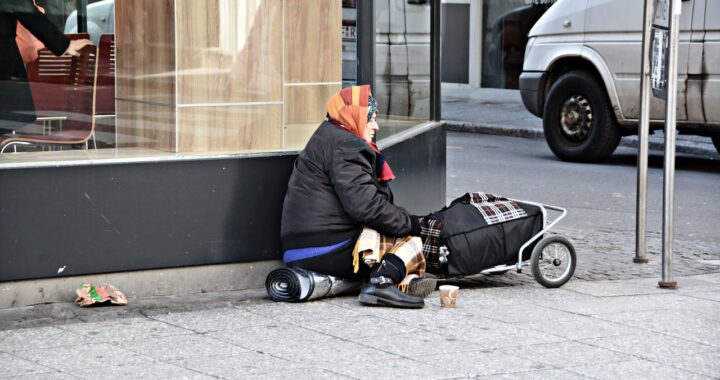 bezdomna kobieta