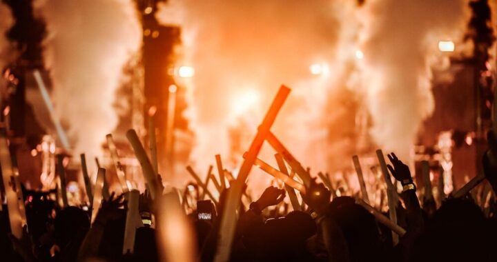 wiecz--r-bohemy-w-ole--nicy--magia-sztuki-i-muzyki-auto-1824